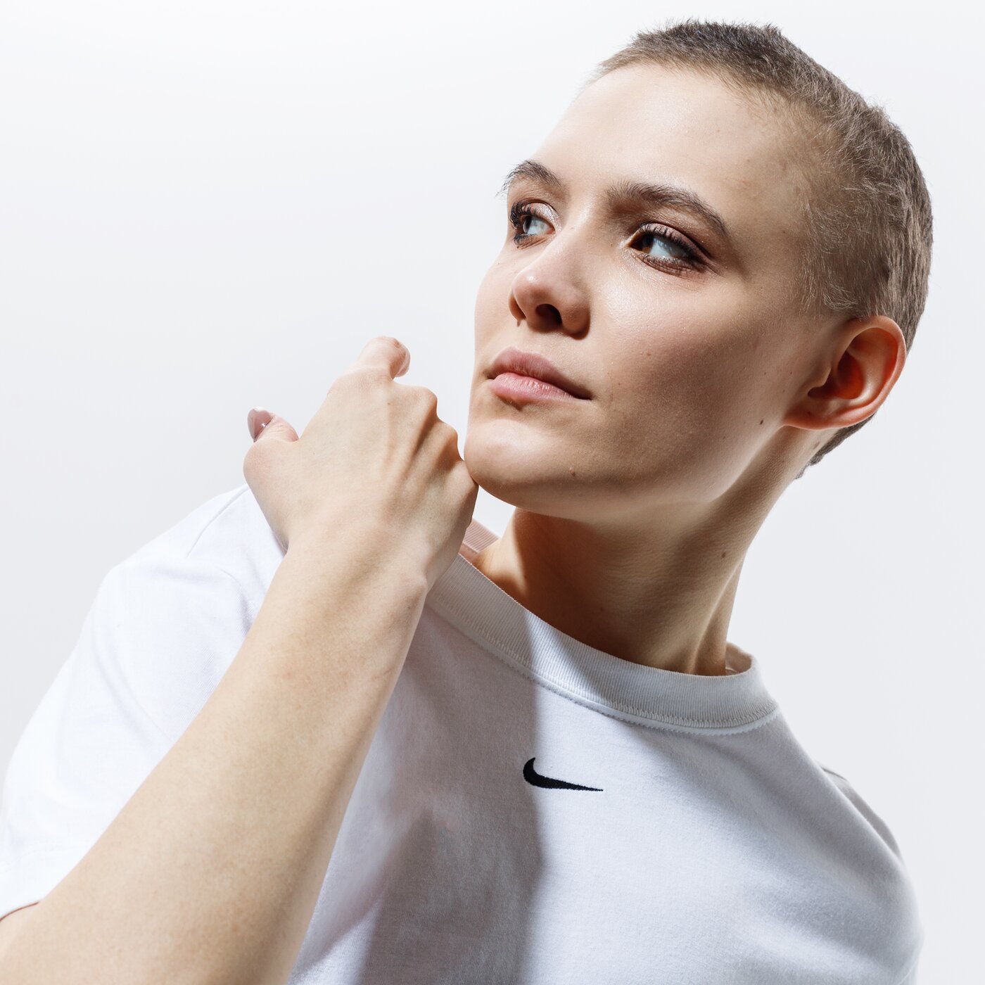 Дамска тениска NIKE ТЕНИСКА SPORTSWEAR ESSENTIAL OVERSIZED dh4255-100 цвят бял