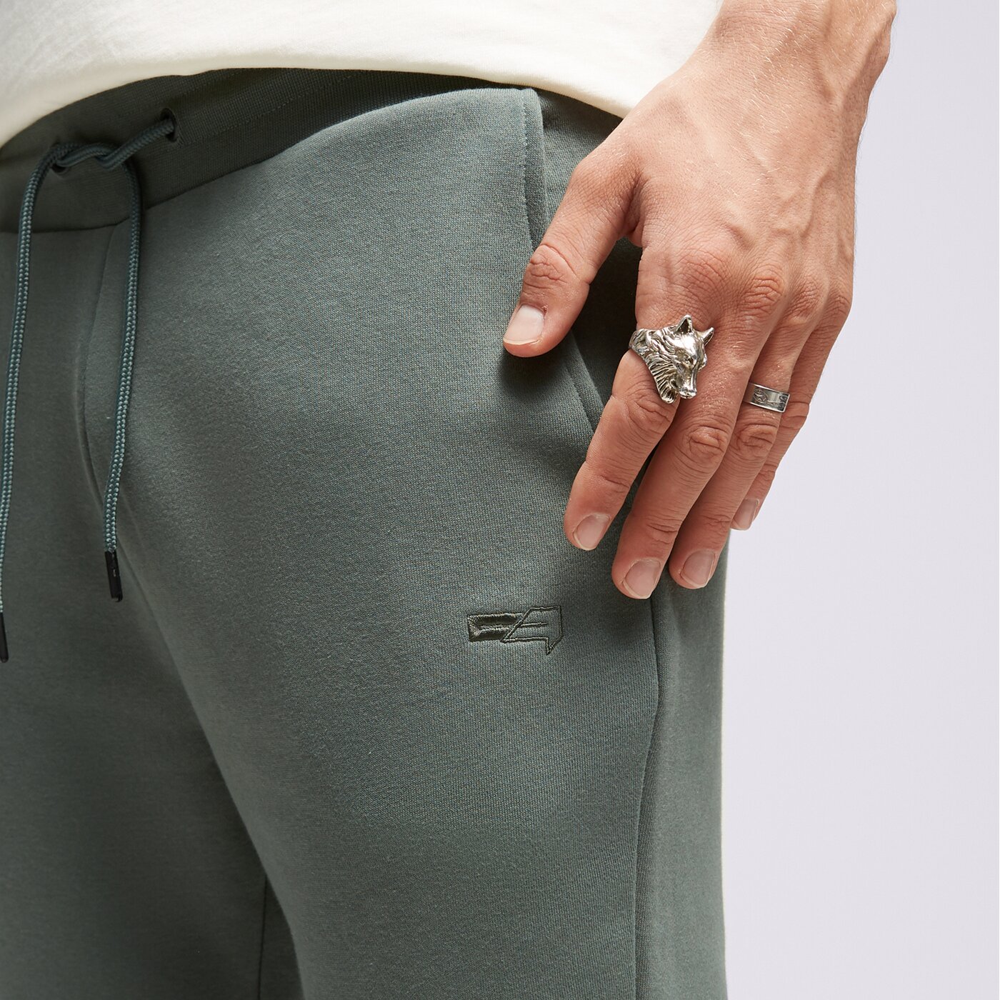 Мъжки панталони CONFRONT ПАНТАЛОНИ ESSENTIAL PANTS GREEN cf323spm90002 цвят зелен