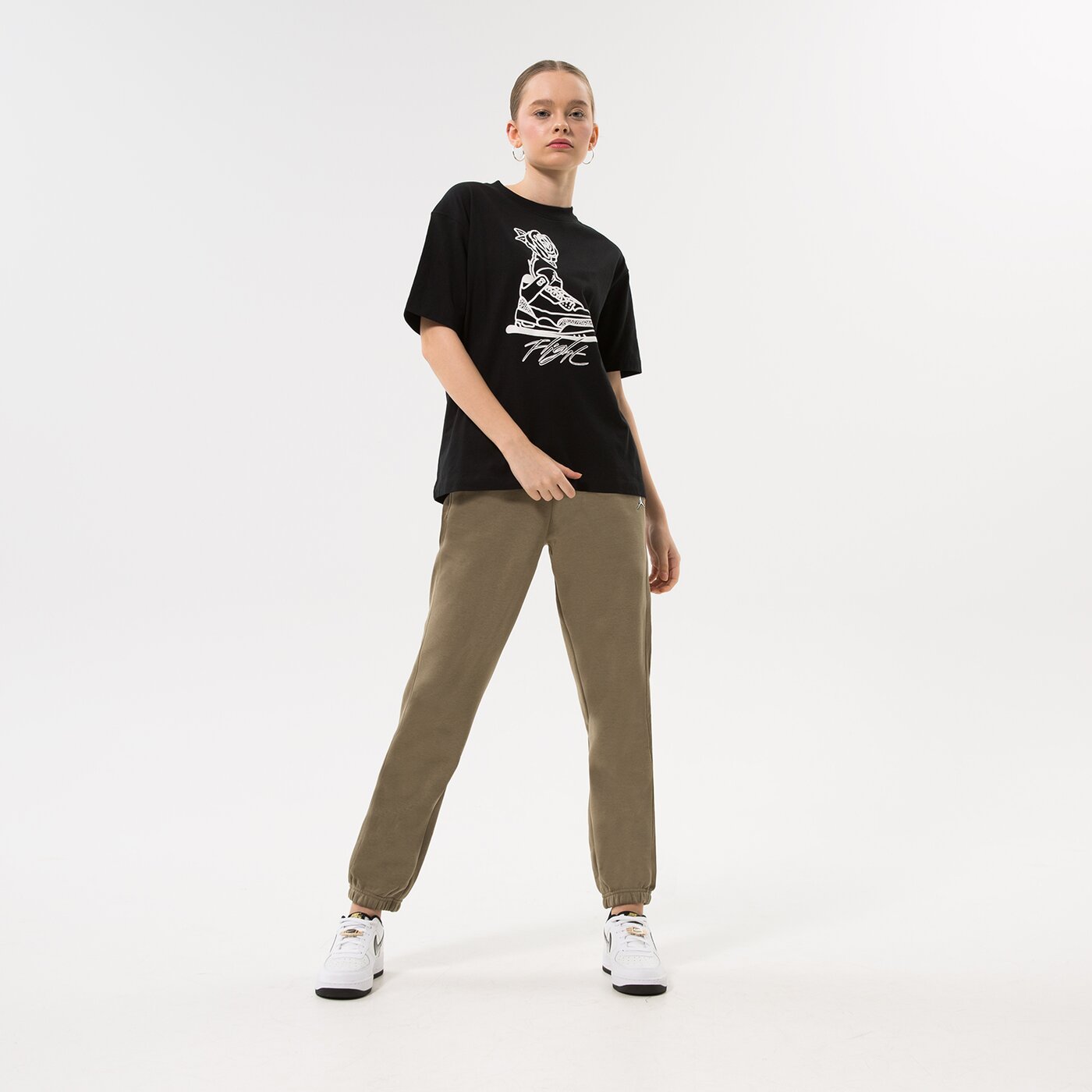 Дамска тениска JORDAN ТЕНИСКА W J FLIGHT GF GFX TEE dv1408-010 цвят черен