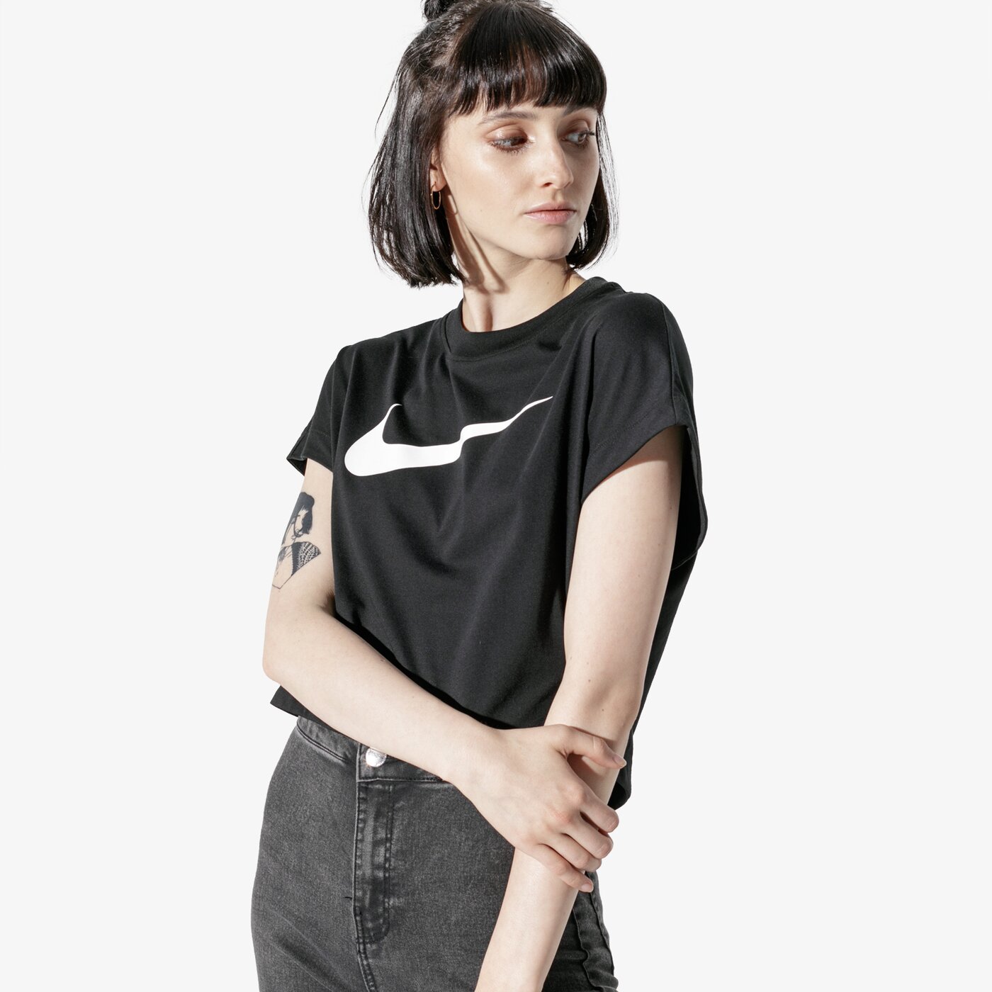 Дамска тениска NIKE ТОП W NSW SWSH ТОП CROP SS  SPORTSWEAR ar3064-010 цвят черен