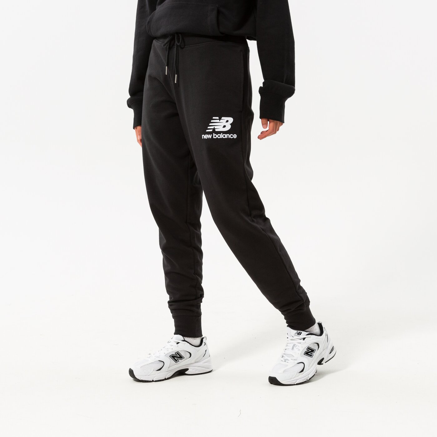 Мъжки панталони NEW BALANCE ПАНТАЛОНИ NB ESSENTIALS STACKED LOGO SWEATPANT mp03558bk цвят черен