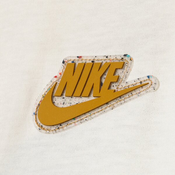 Дамска тениска NIKE ТЕНИСКА W NSW ПОТНИК EARTH DAY cz9251-113 цвят бежов
