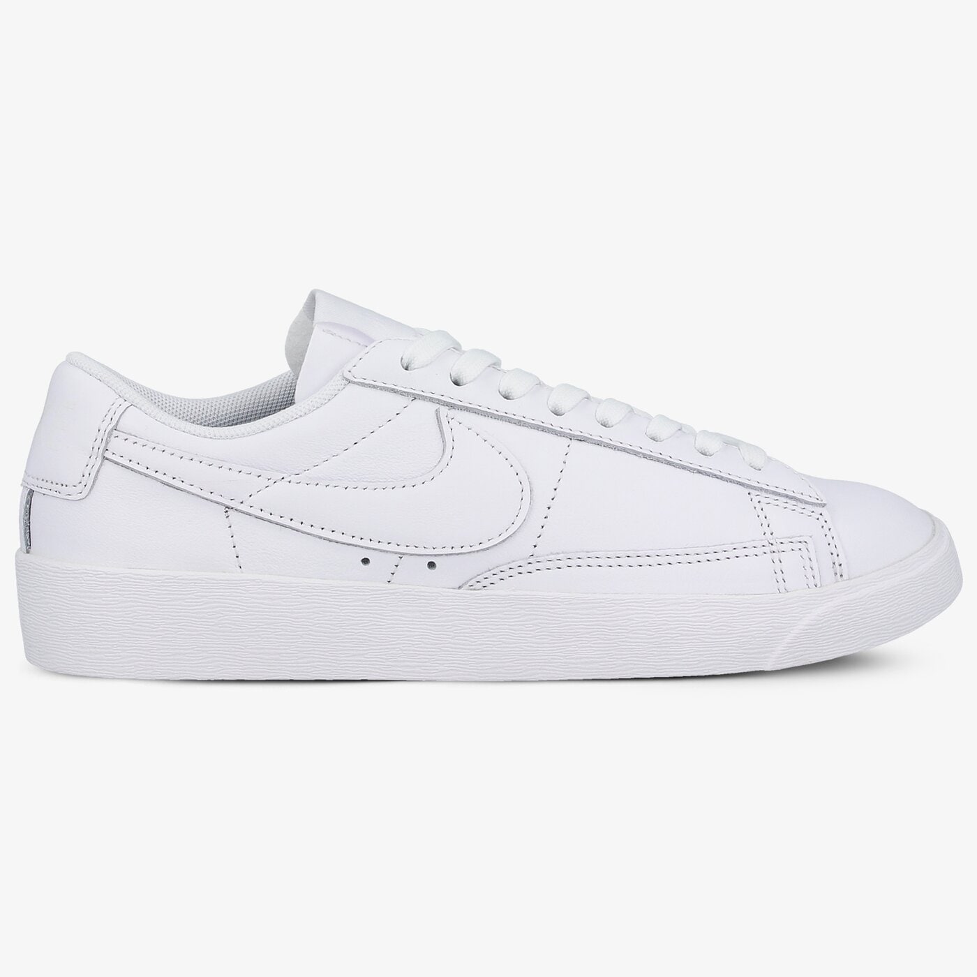 Дамски маратонки NIKE BLAZER LOW LE av9370-111 цвят бял