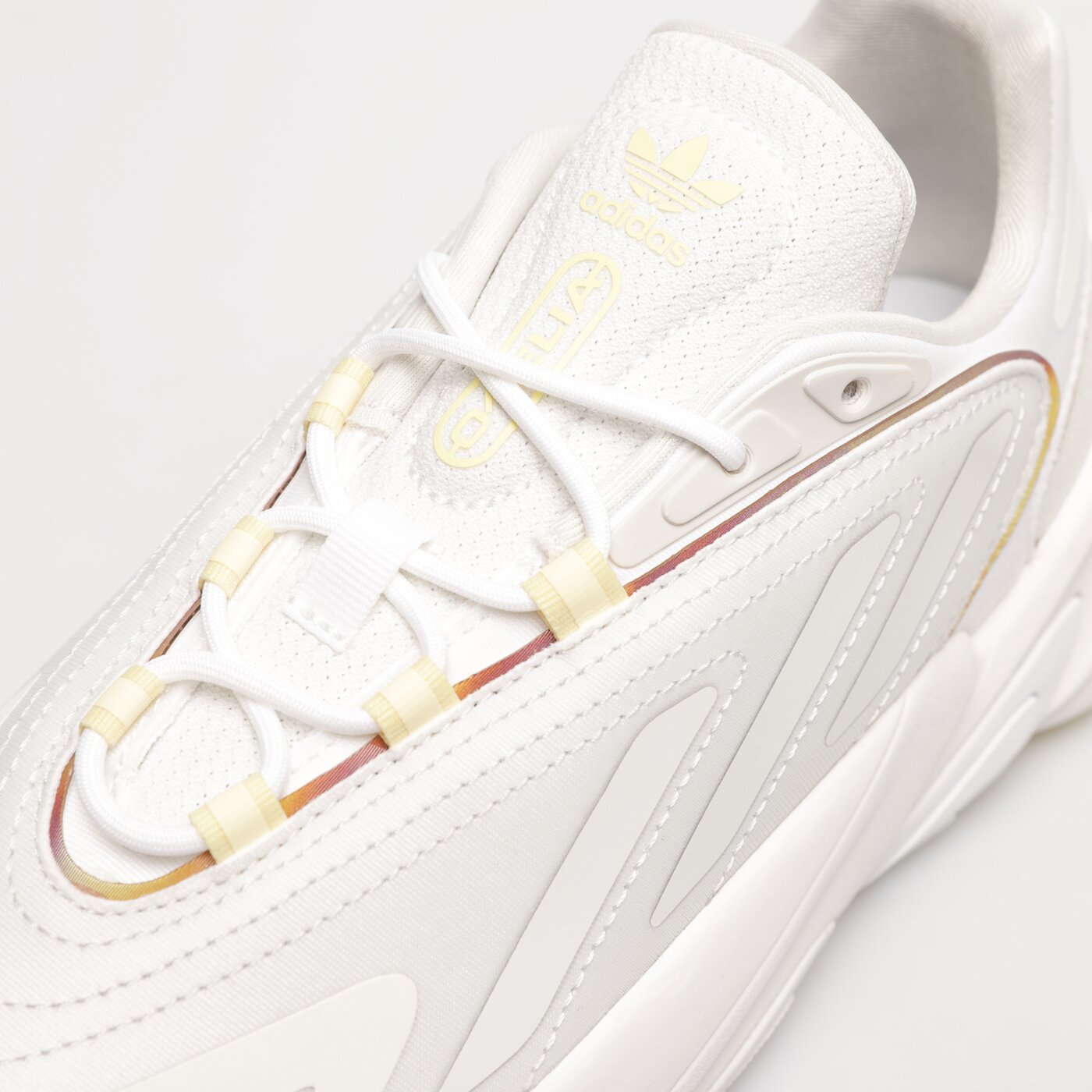 Детски маратонки ADIDAS OZELIA J hq1598 цвят бял