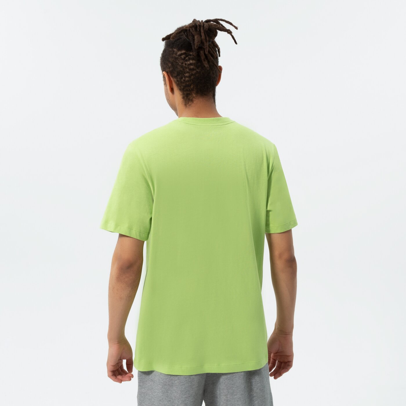 Мъжка тениска NIKE ТЕНИСКА SPORTSWEAR CLUB ar4997-332 цвят зелен