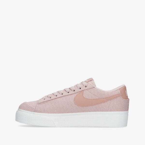 Дамски маратонки NIKE W BLAZER LOW PLATFORM ESS  dn0744-600 цвят розов