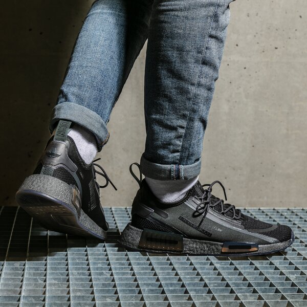 Мъжки маратонки ADIDAS NMD_R1 SPECTOO gz9265 цвят черен