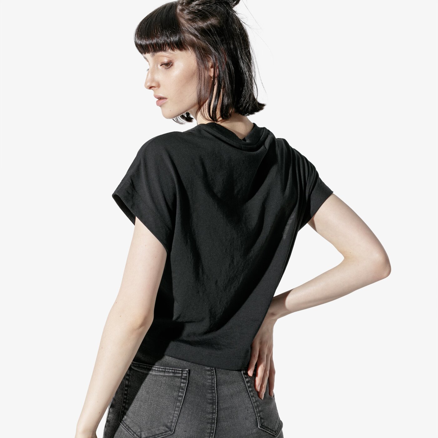 Дамска тениска NIKE ТОП W NSW SWSH ТОП CROP SS  SPORTSWEAR ar3064-010 цвят черен