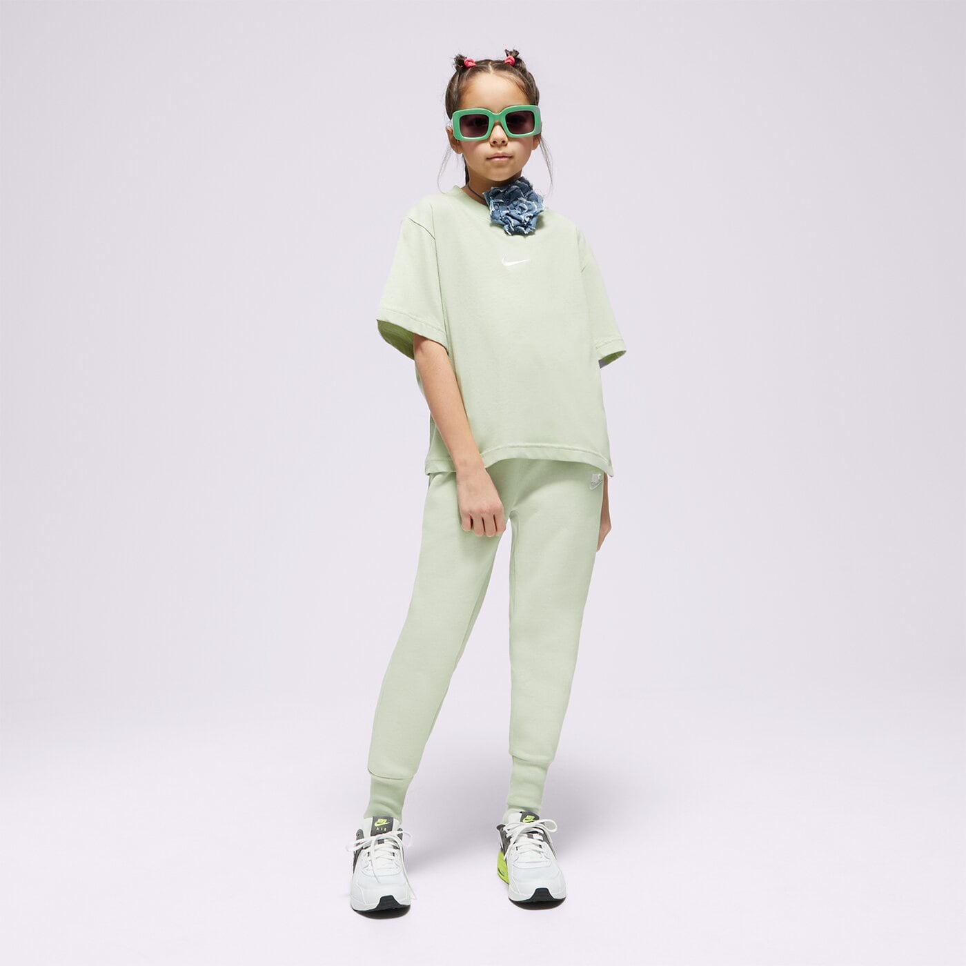 Детска тениска NIKE ТЕНИСКА NIKE SPORTSWEAR GIRL dh5750-343 цвят зелен