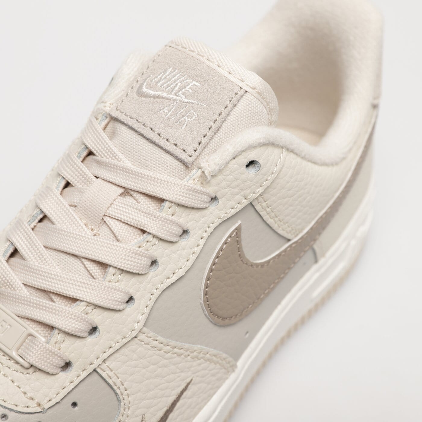 Дамски маратонки NIKE W AIR FORCE 1 LO '07 JDHO  fb8483-100 цвят бежов