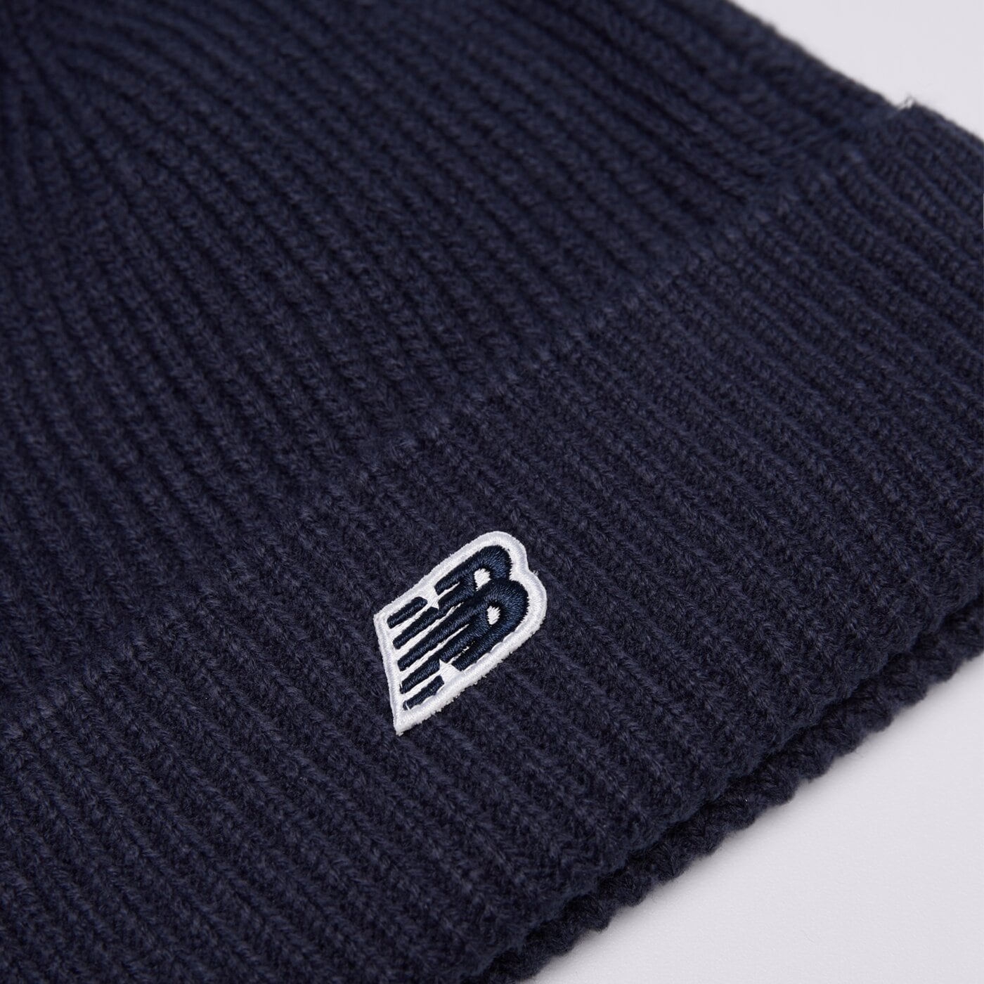 Дамска зимна шапка NEW BALANCE ШАПКА WINTER WATCHMAN BEANIE lah53008nny цвят тъмносин