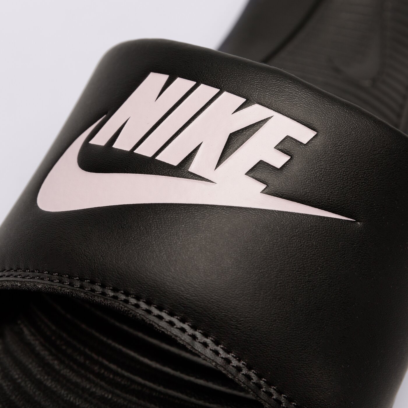 Дамски чехли и сандали NIKE VICTORI ONE SLIDE  cn9677-002 цвят черен