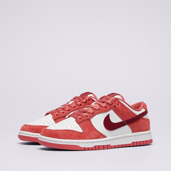 Дамски маратонки NIKE DUNK LOW  fq7056-100 цвят червен