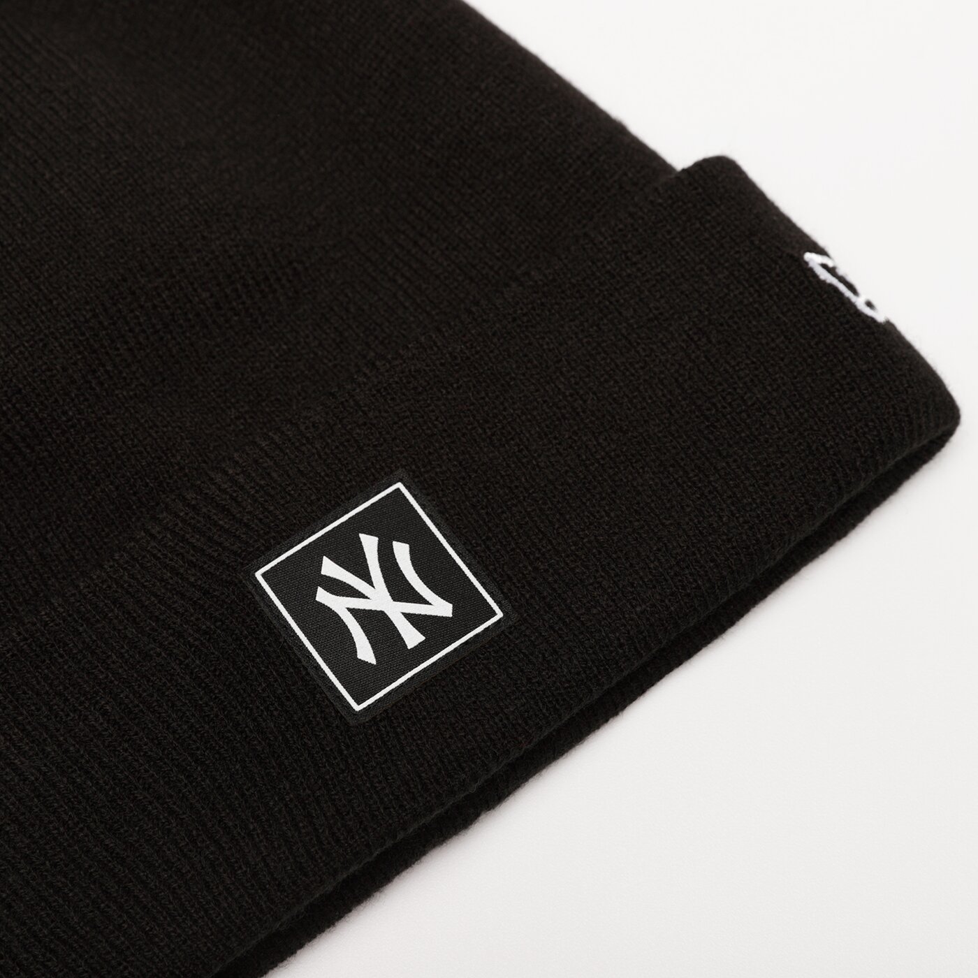 Мъжка зимна шапка NEW ERA ШАПКА TEAM BEANIE NYY BLK NEW YORK YANKEES BLKOTC 60284968 цвят черен