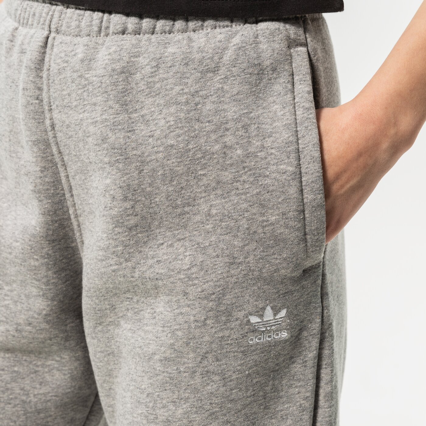 Дамски панталони ADIDAS ПАНТАЛОНИ PANTS hf7473 цвят сив