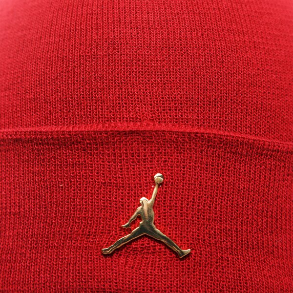 Дамска зимна шапка JORDAN ЗИМНА ШАПКА JORDAN CUFFED BEANIE METAL JM cw6402-687 цвят червен