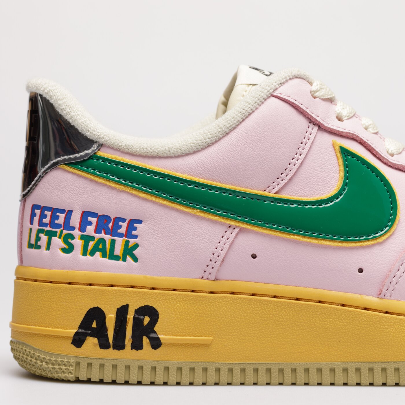 Мъжки маратонки NIKE AIR FORCE 1 '07  dx2667-600 цвят розов
