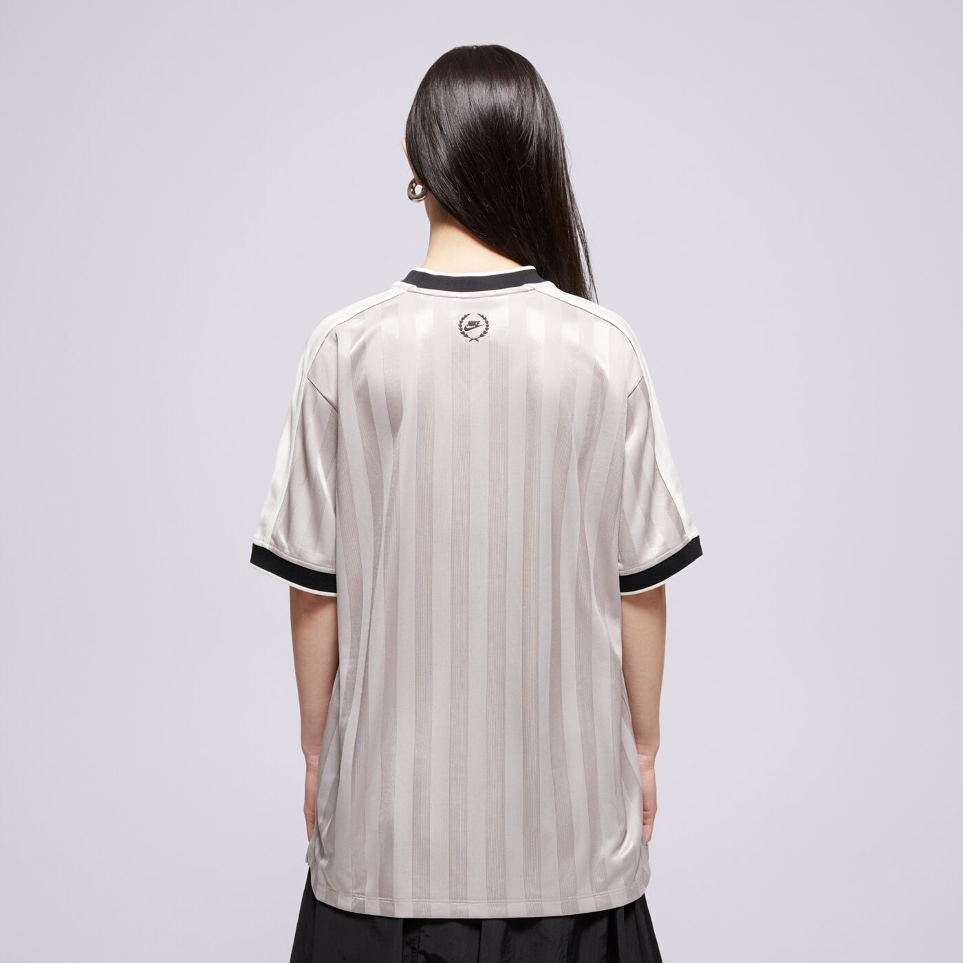 Дамска тениска NIKE ТЕНИСКА W NSW V NECK JERSEY ih8504-009 цвят сив