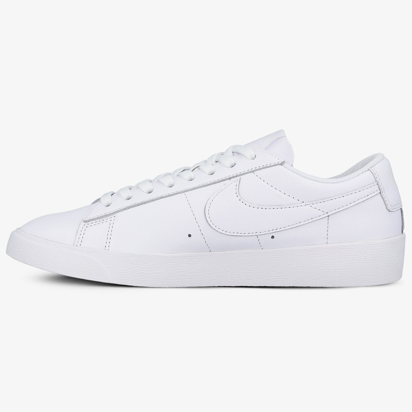 Дамски маратонки NIKE BLAZER LOW LE av9370-111 цвят бял