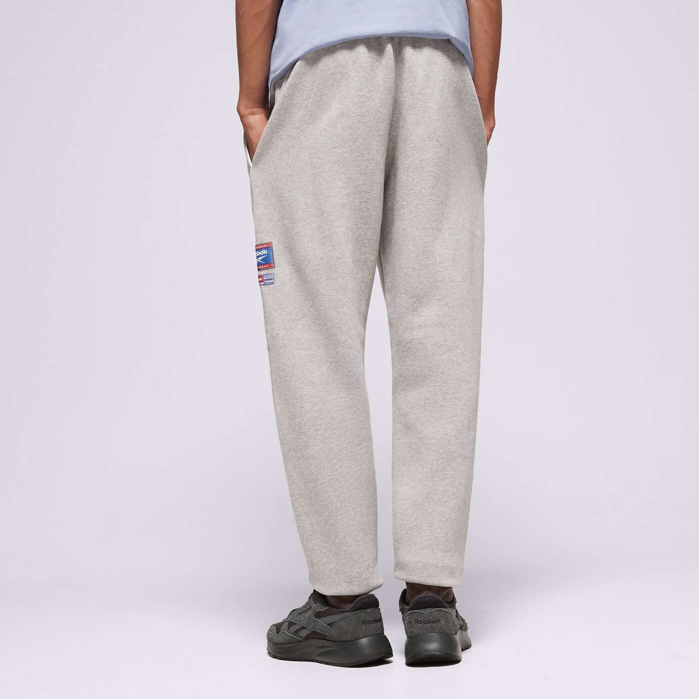 Мъжки панталони REEBOK ПАНТАЛОНИ RI BADGE 100205445 цвят сив