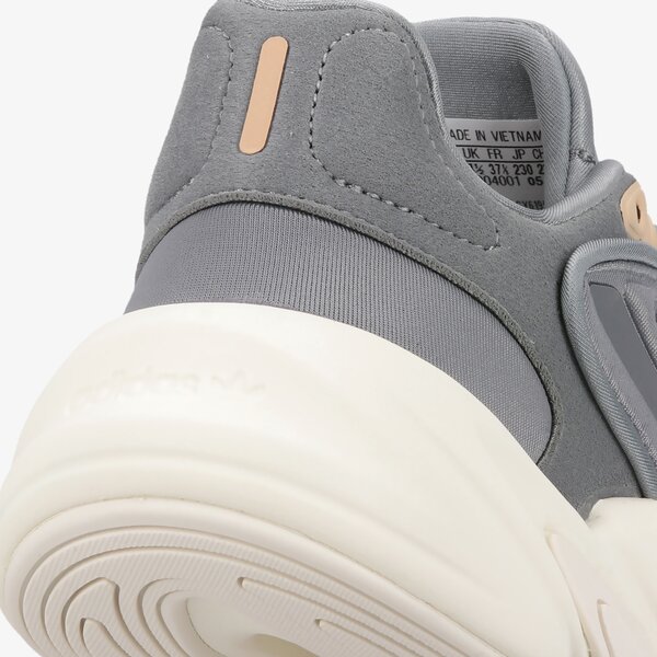 Дамски маратонки ADIDAS OZELIA WOMEN'S  gy6195 цвят черен