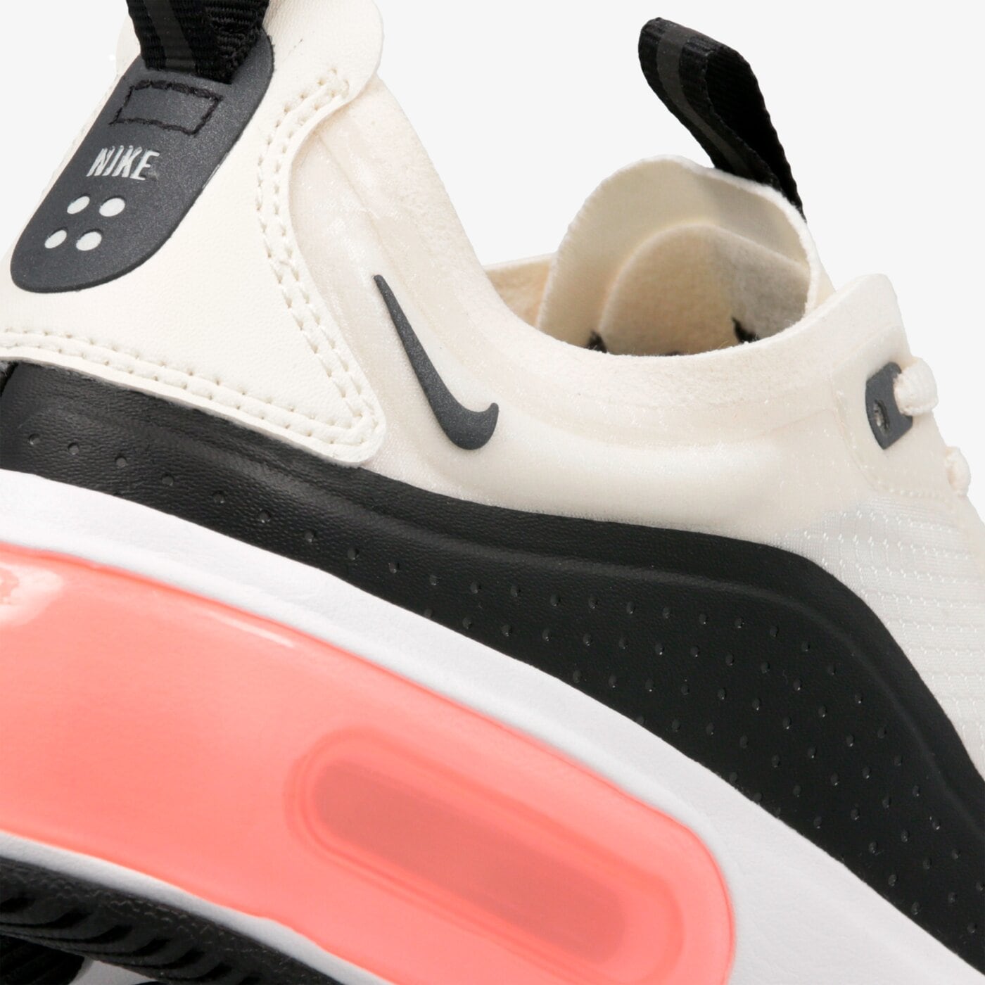 Дамски маратонки NIKE W AIR MAX DIA ar7410-101 цвят бежов