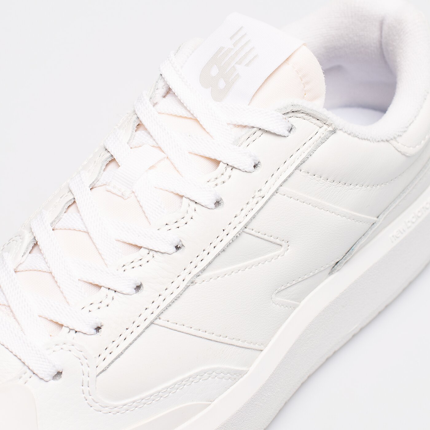 Дамски маратонки NEW BALANCE CT302  ct302la цвят бял