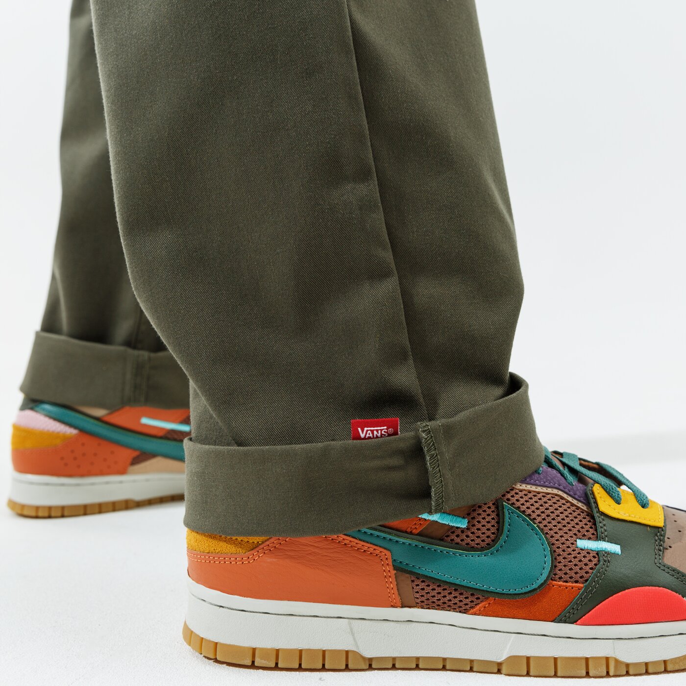 Мъжки панталони VANS ПАНТАЛОНИ AUTHENTIC CHINO LOOSE PANT vn0a5fjbkcz1 цвят каки