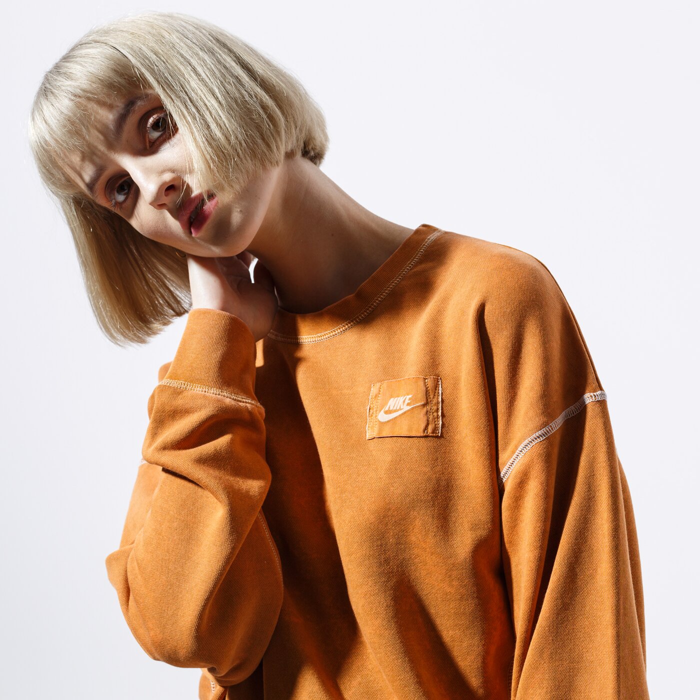 Дамски суичър NIKE СУИТЧЪР W NSW CREW FT REBEL bv2798-857 цвят кафяв