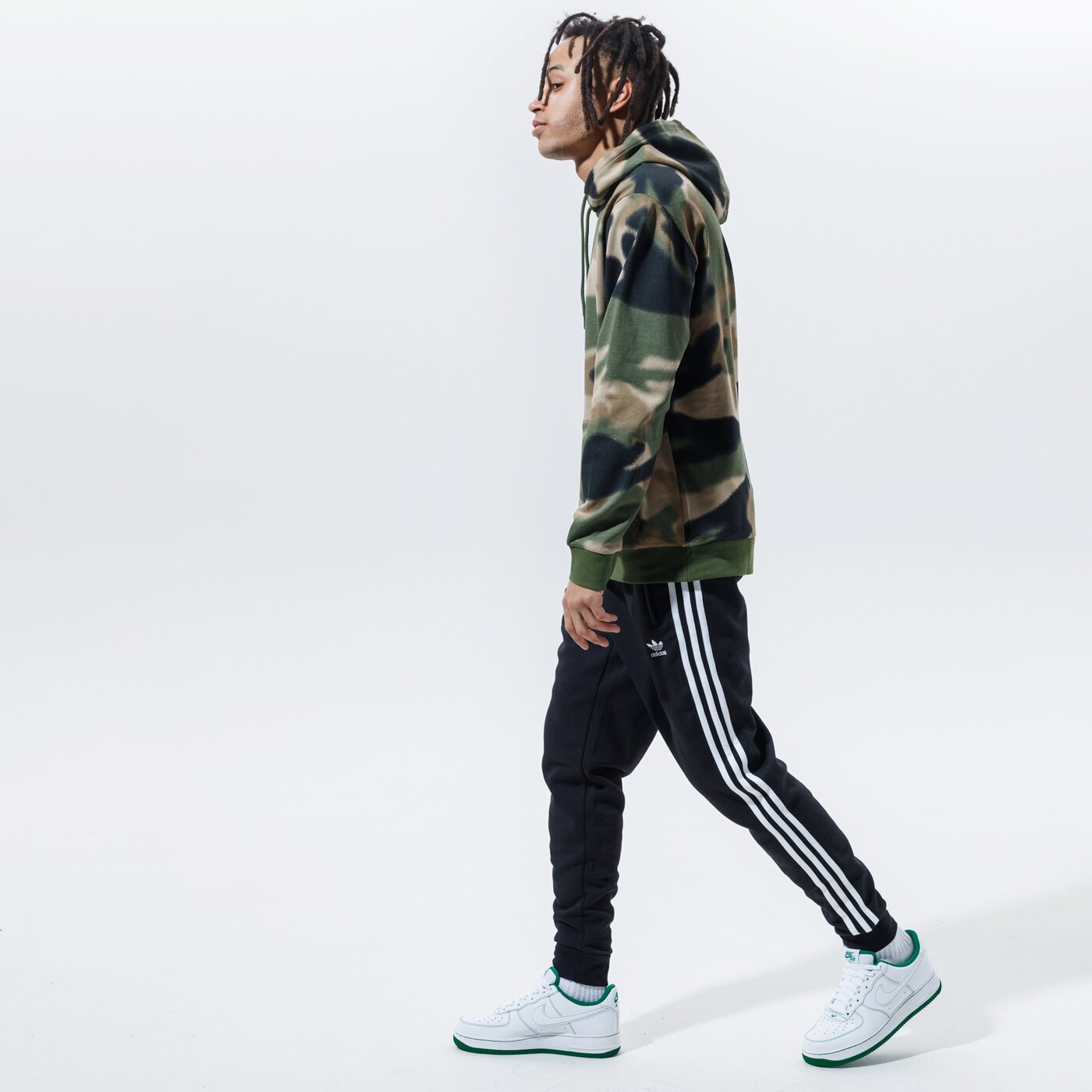 Мъжки суичър ADIDAS  СУИТЧЪР С КАЧУЛКА CAMO AOP HOODIE gn1879 цвят каки