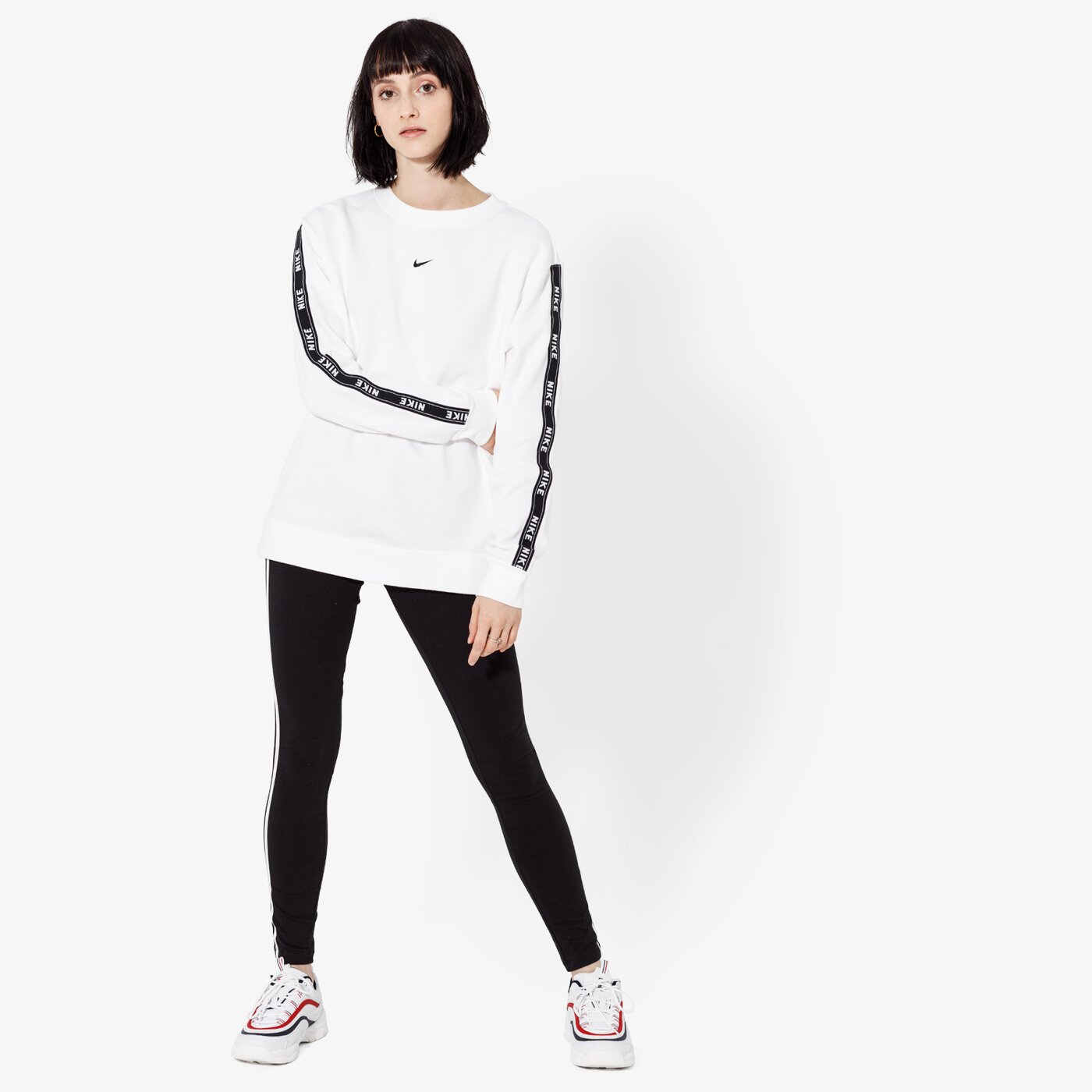 Дамски суичър NIKE СУИТЧЪР W NSW CREW LOGO TAPE  SPORTSWEAR ar3054-100 цвят бял