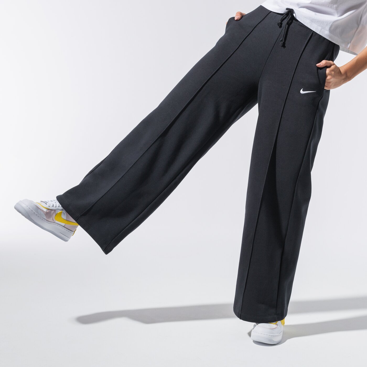 Дамски панталони NIKE ПАНТАЛОНИ SPORTSWEAR cu6156-010 цвят черен