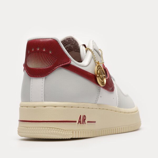 Дамски маратонки NIKE AIR FORCE 1 '07 SE dv7584-001 цвят многоцветен
