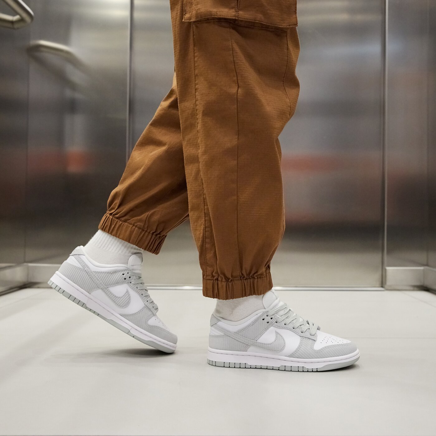 Дамски маратонки NIKE DUNK LOW fn7658-100 цвят сребърен