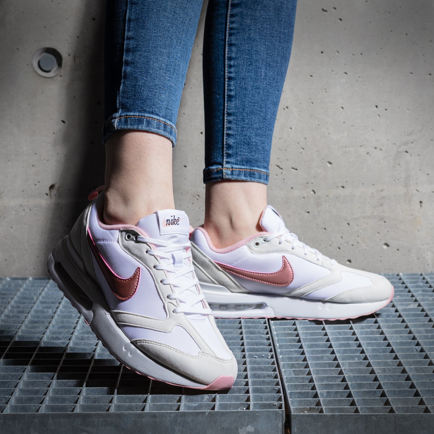 Детски маратонки NIKE AIR MAX DAWN dh3157-101 цвят бял