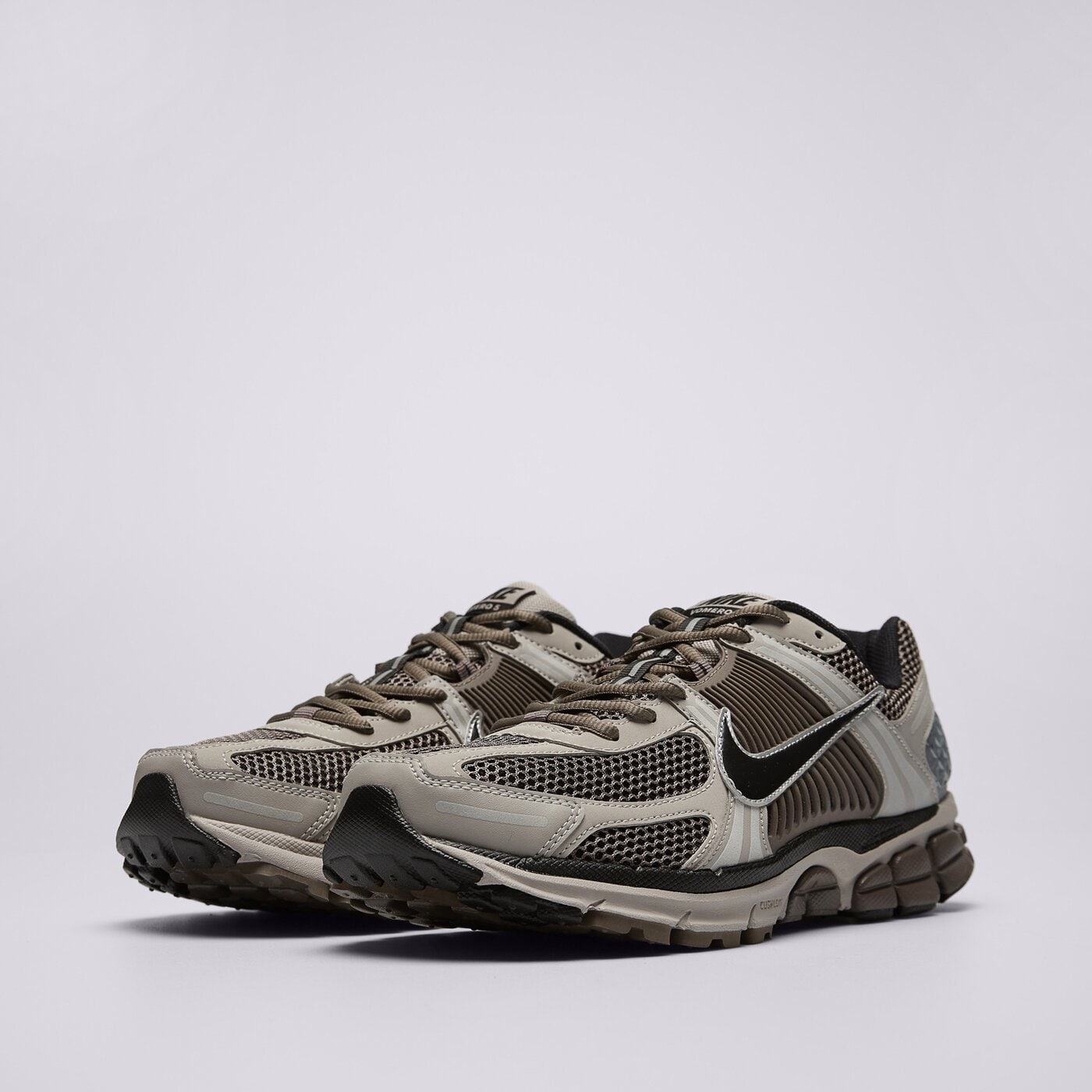 Мъжки маратонки NIKE ZOOM VOMERO 5 fb9149-005 цвят кафяв