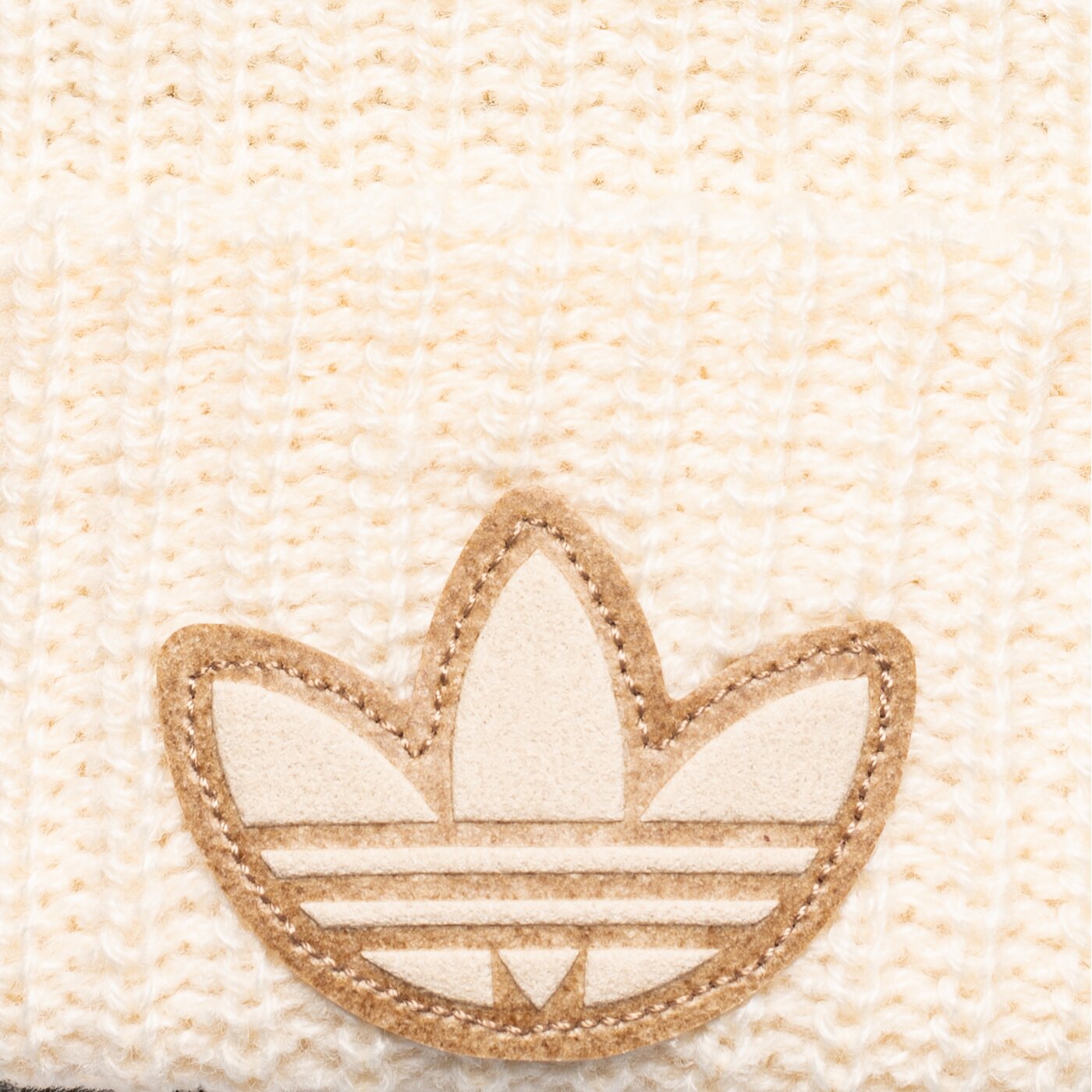 Дамска зимна шапка ADIDAS ШАПКА CON SHORT BEANI hm1720 цвят бял