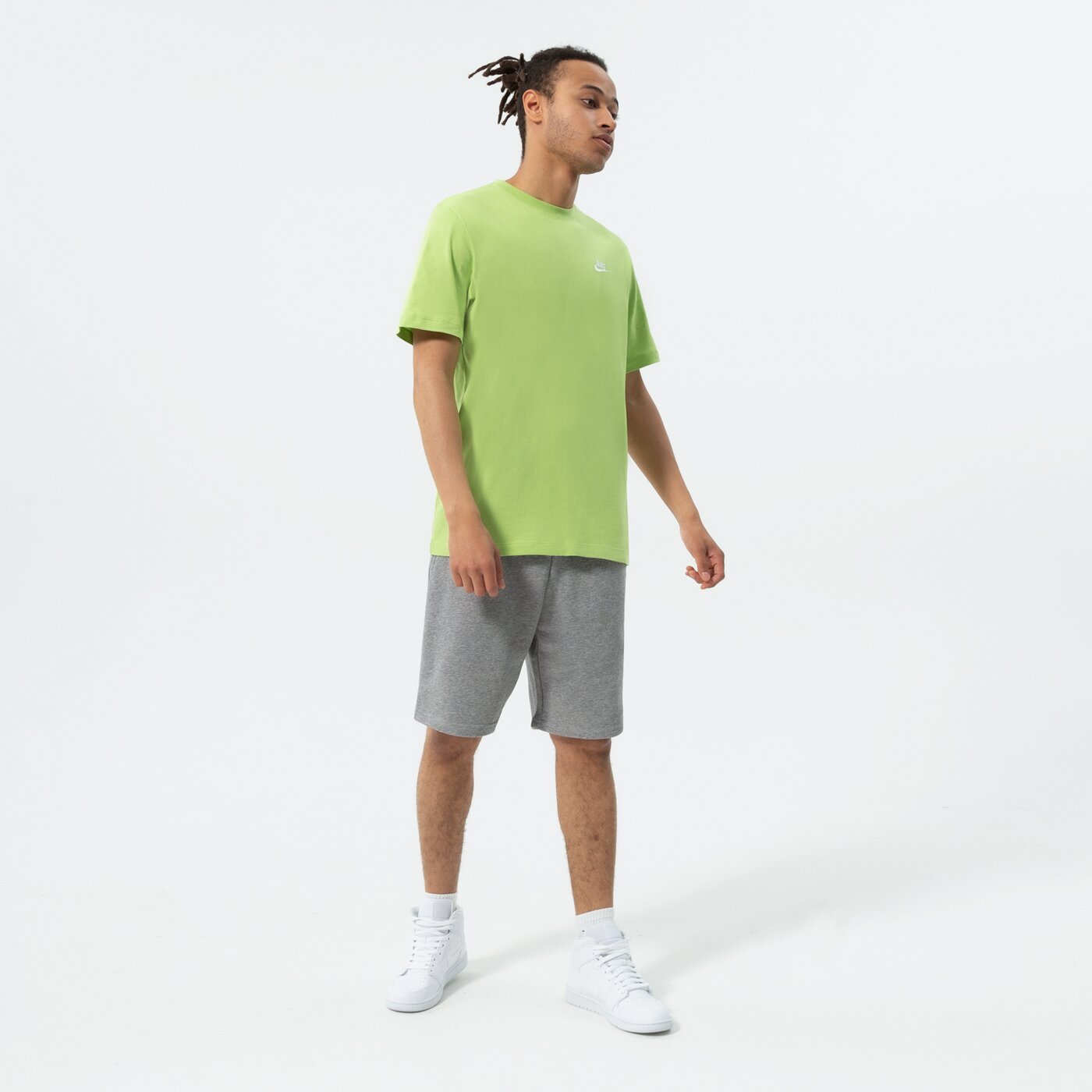 Мъжка тениска NIKE ТЕНИСКА SPORTSWEAR CLUB ar4997-332 цвят зелен