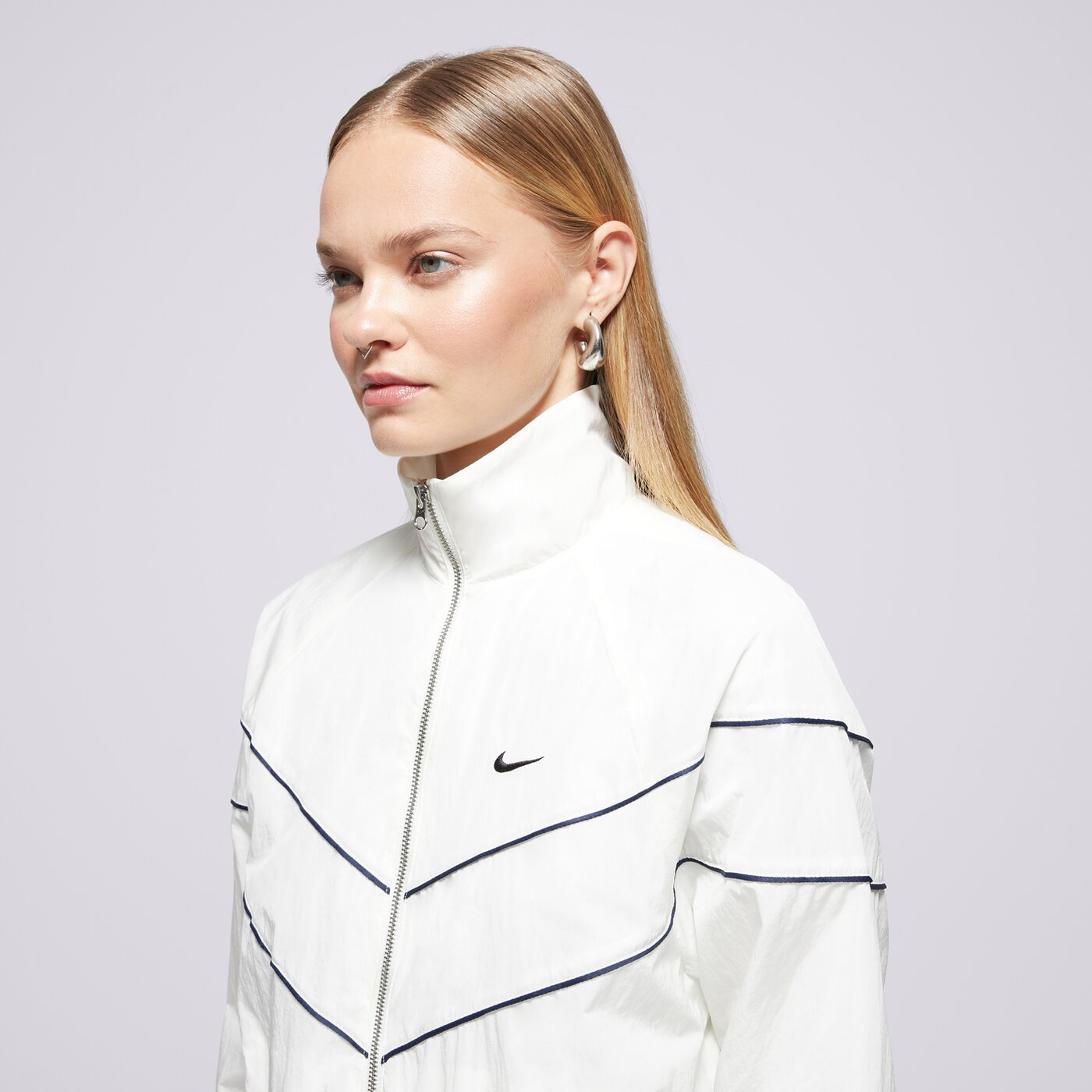 Дамско преходно яке NIKE ЯКЕ W NSW NK WR WVN UV FZ JKT fv6304-135 цвят кремав