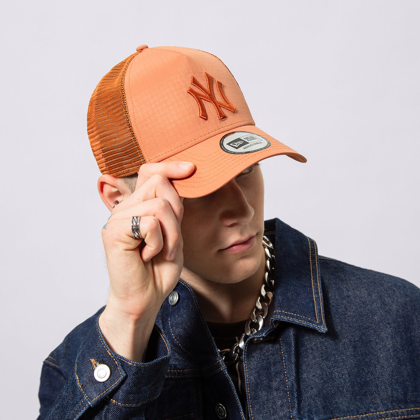 Мъжка шапка с козирка NEW ERA ШАПКА TECH RIPSТОП TRUCKER NYY NEW YORK YANKEES 60358065 цвят оранжев