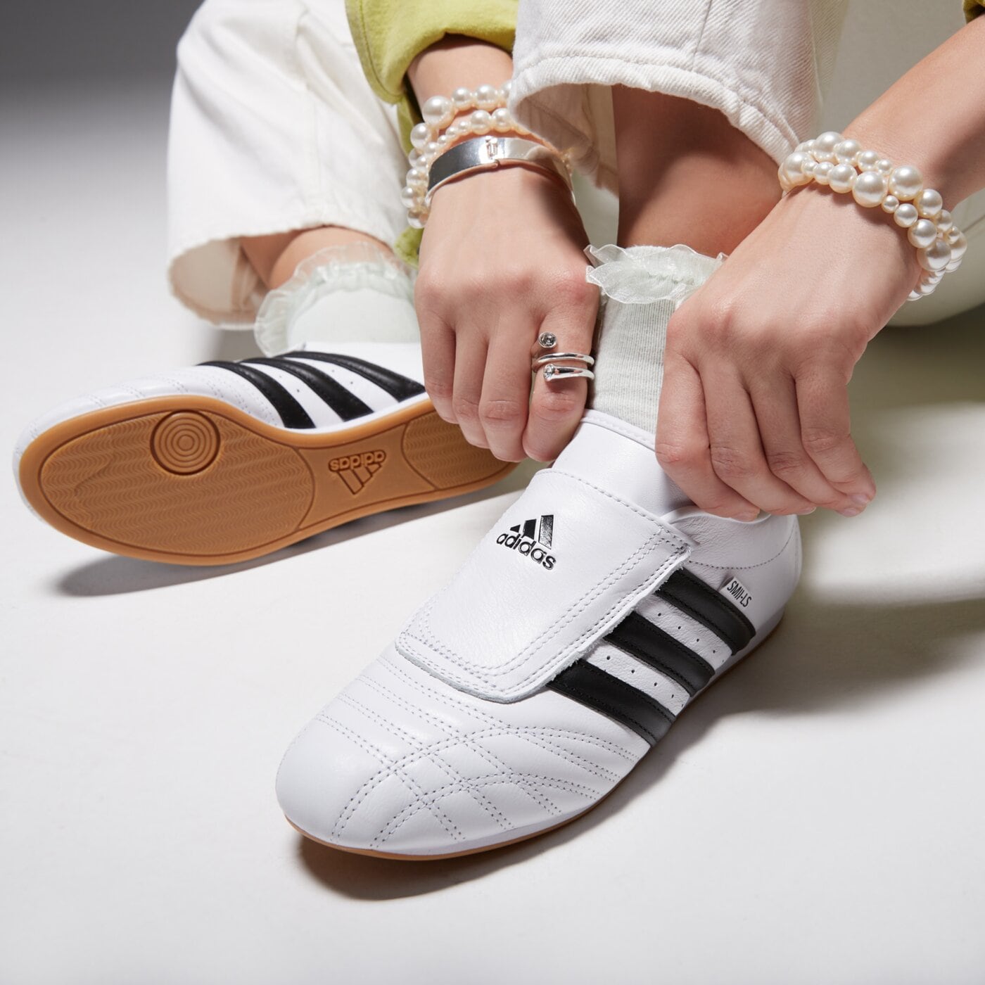 Дамски маратонки ADIDAS TAEKWONDO jq4774 цвят бял
