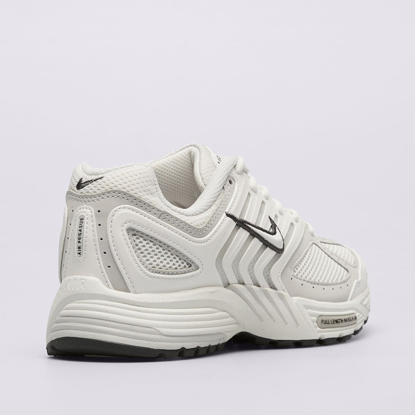 Дамски маратонки NIKE W AIR PEGASUS 2005 hq5718-103 цвят бял