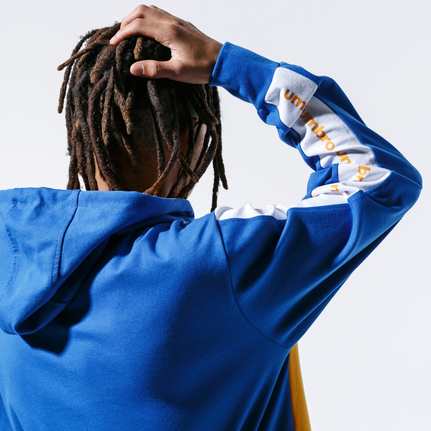 Мъжки суичър UMBRO СУИТЧЪР С КАЧУЛКА RETRO HOODY YLW/WHT/BLU ul39blm81001 цвят жълт