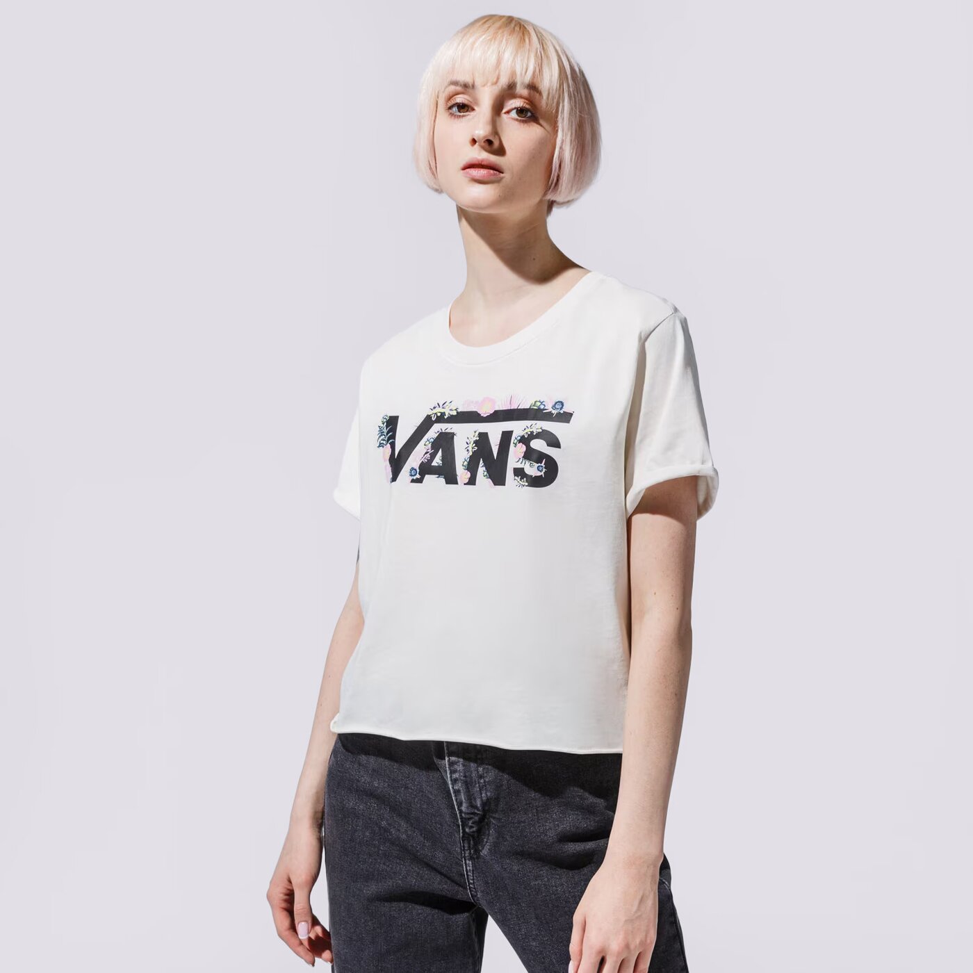 Дамска тениска VANS ТЕНИСКА WM BLOZZOM ROLL OUT MARSHMALLOW vn0a53q2fs81 цвят бял