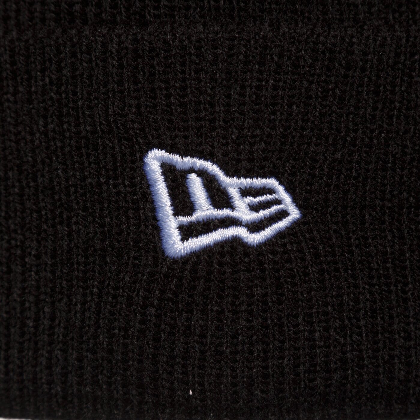 Дамска зимна шапка NEW ERA ЗИМНА ШАПКА ESSENTIAL CUFF KNIT BULLS CHICAGO BULLS  12156075 цвят черен