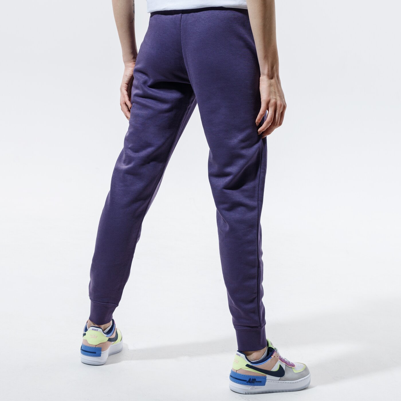 Дамски панталони NIKE ПАНТАЛОНИ SPORTSWEAR ESSENTIAL bv4095-574 цвят виолетов