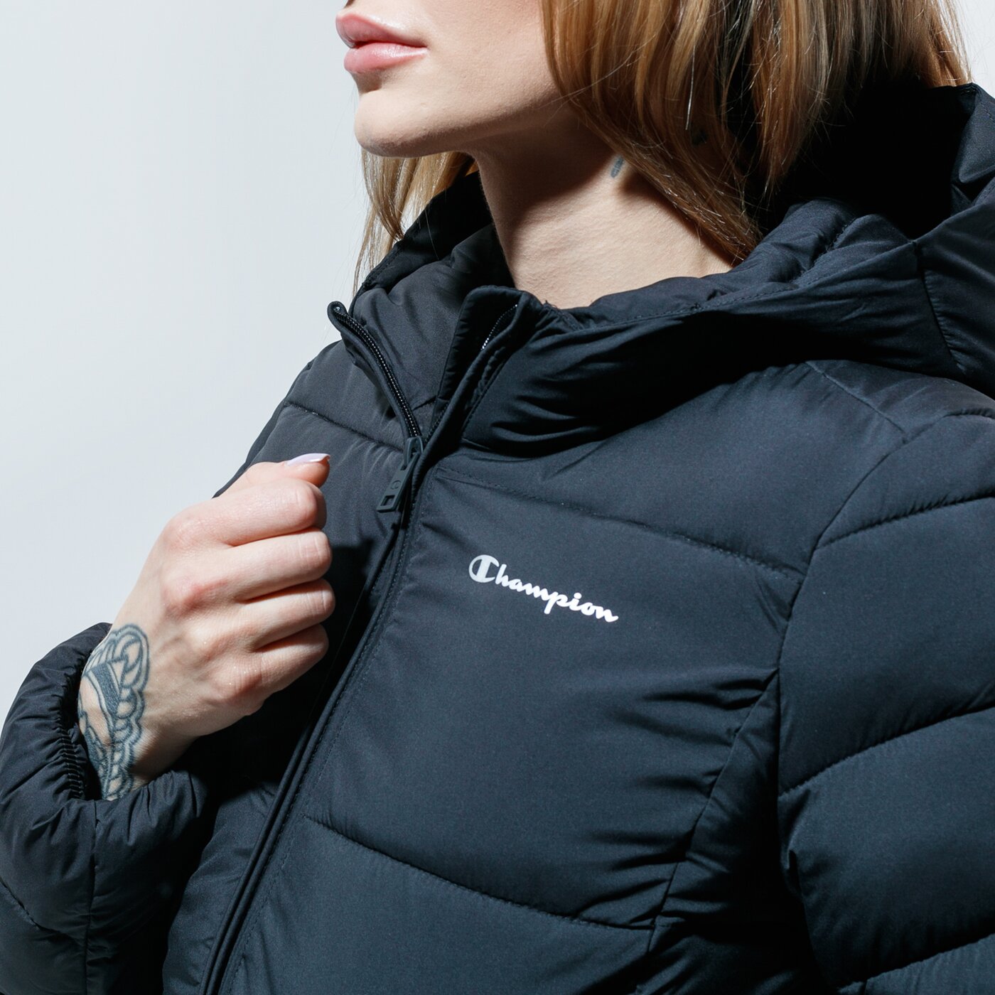 Дамско зимно яке CHAMPION ЯКЕ HOODED POLYFILLED JACKET REGULAR 113424kk001 цвят черен