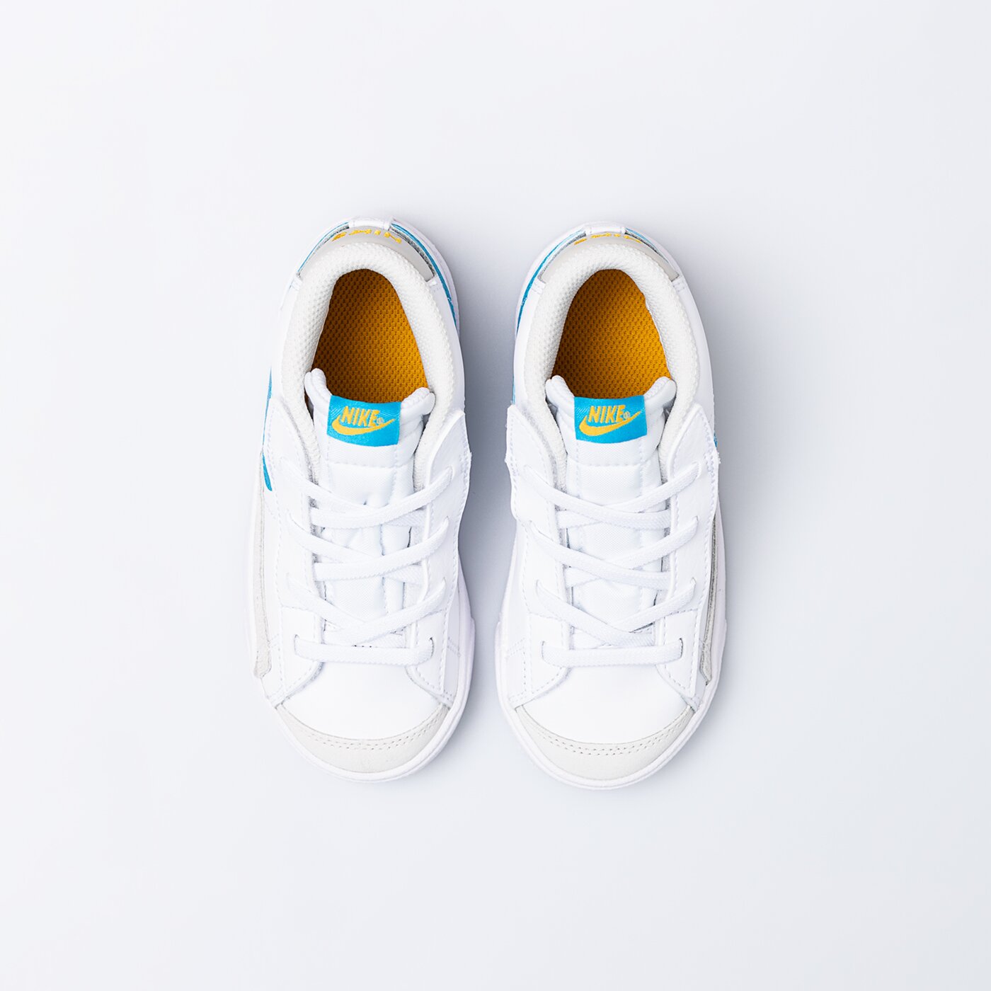 Детски маратонки NIKE BLAZER MID '77 da4088-107 цвят бял