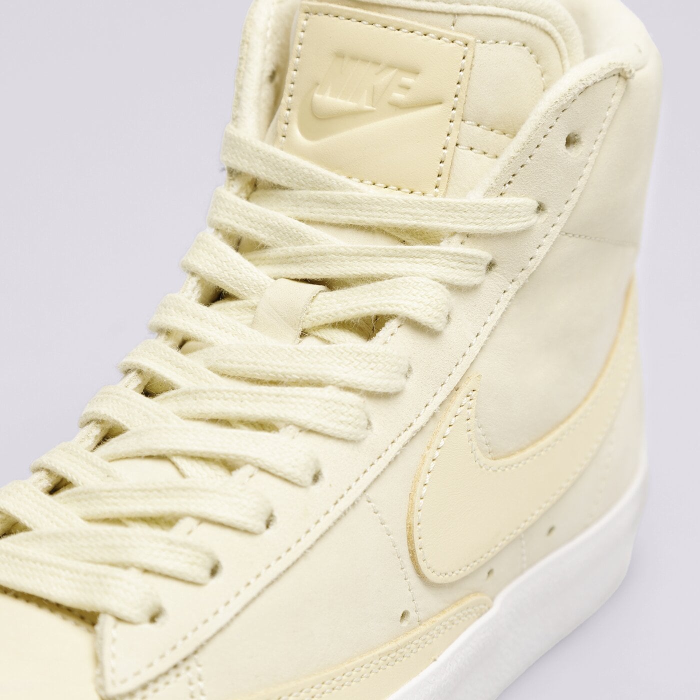 Дамски маратонки NIKE BLAZER MID '77 LX dq7572-700 цвят жълт