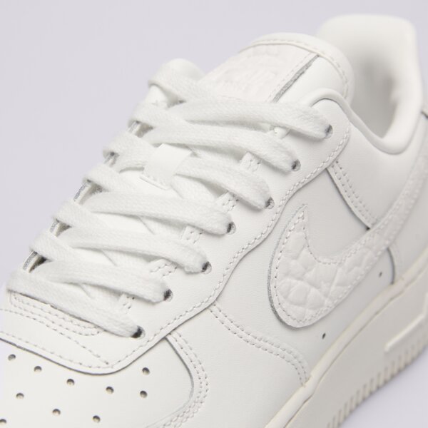 Дамски маратонки NIKE W AIR FORCE 1 '07 LO NJ im6485-121 цвят бежов